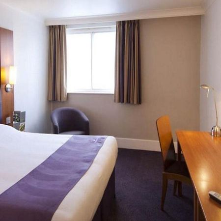 Premier Inn Понтипул Экстерьер фото