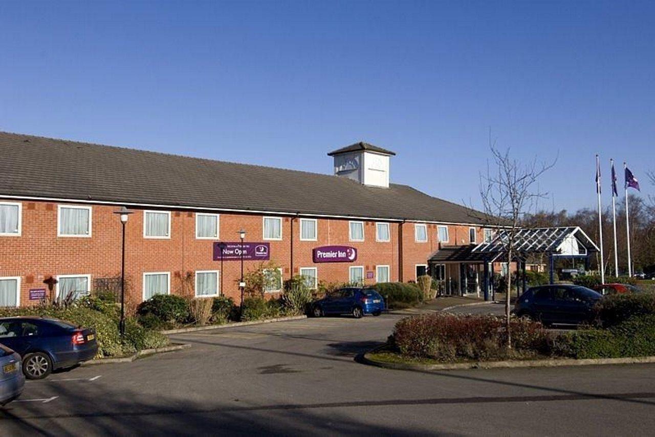 Premier Inn Понтипул Экстерьер фото