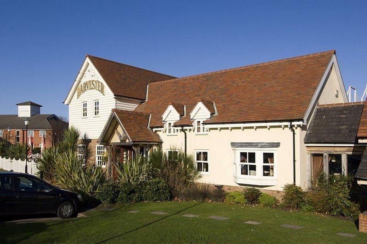 Premier Inn Понтипул Экстерьер фото