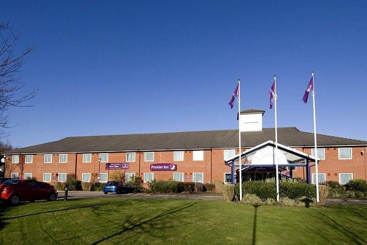 Premier Inn Понтипул Экстерьер фото