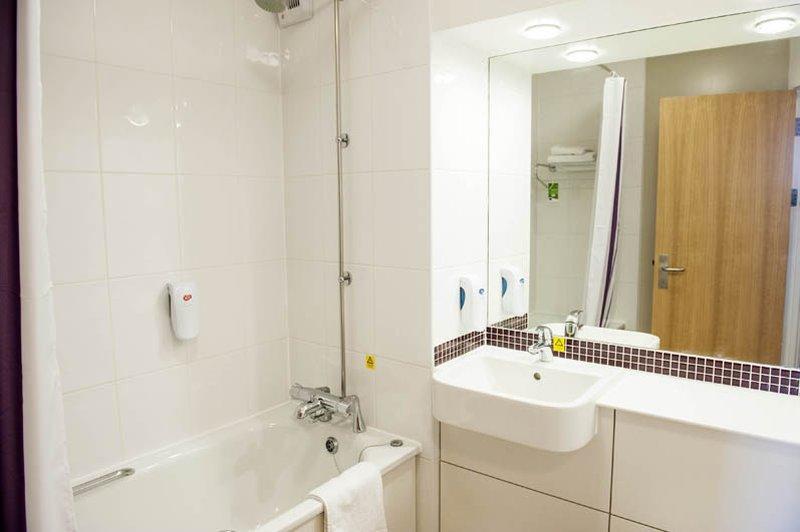 Premier Inn Понтипул Экстерьер фото