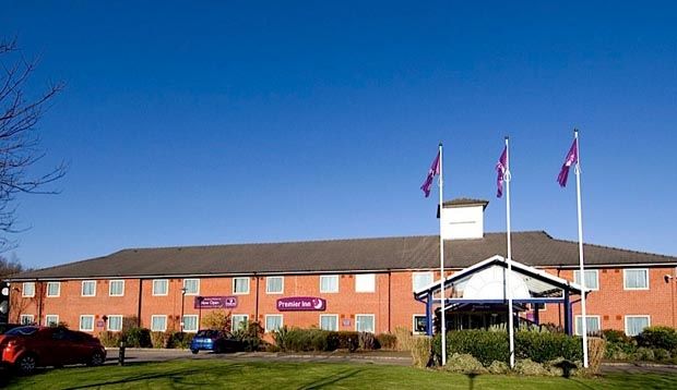Premier Inn Понтипул Экстерьер фото