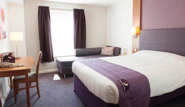 Premier Inn Понтипул Экстерьер фото